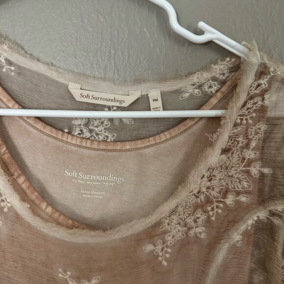 SOFT SURROUNDINGS Tan Floral Silk Overlay Size Petite Medium comfort long sleeve - Picture 4 of 7